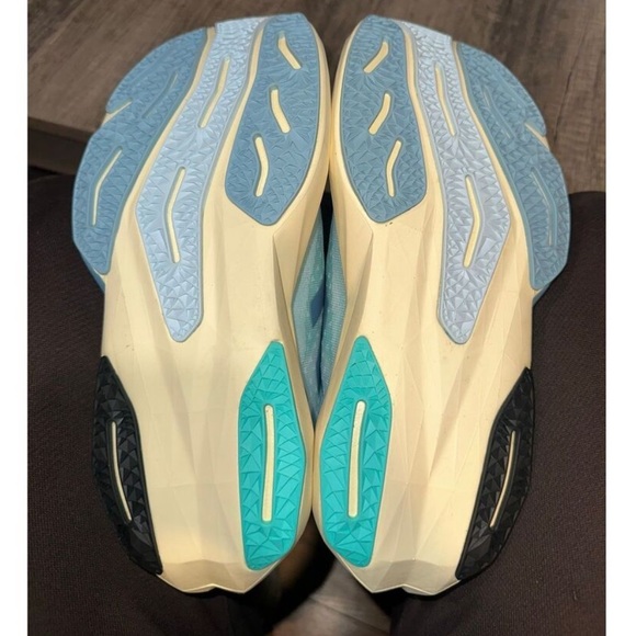 New Balance Women's FuelCell Rebel V4 Light Blue - Picture 5 of 6